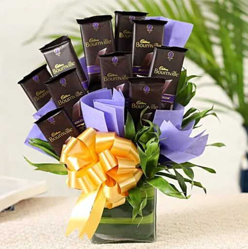 Bournville Chocolate Floral Vase – elegant bouquet of Bournville chocolates arranged in a glass vase