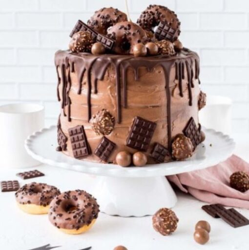 Opulent Chocolate Delight – rich dark chocolate cake with glossy ganache and elegant decoration.