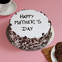 Heartfelt Vanilla Mom Cake – moist vanilla cake with elegant frosting and delicate decoration