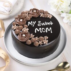 Silky Sweety Mom Cake – smooth and creamy layered cake decorated elegantly for Mom