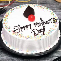 Classic Mom Remembrance Cake – elegant cake with delicate floral decorations and nostalgic design