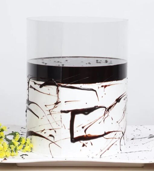 Pull-Up Choco Vanilla Dream cake with layered chocolate and vanilla frosting.