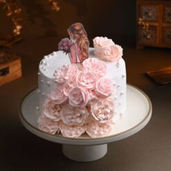 Butterscotch Dream For Women cake with creamy butterscotch frosting and elegant decoration.