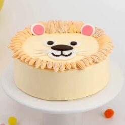 Jungle King Cake with lion and jungle-themed decorations.